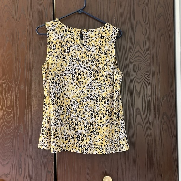 Nine West sleeveless animal print top in yellow, black, gray & white. Size L - Picture 5 of 7
